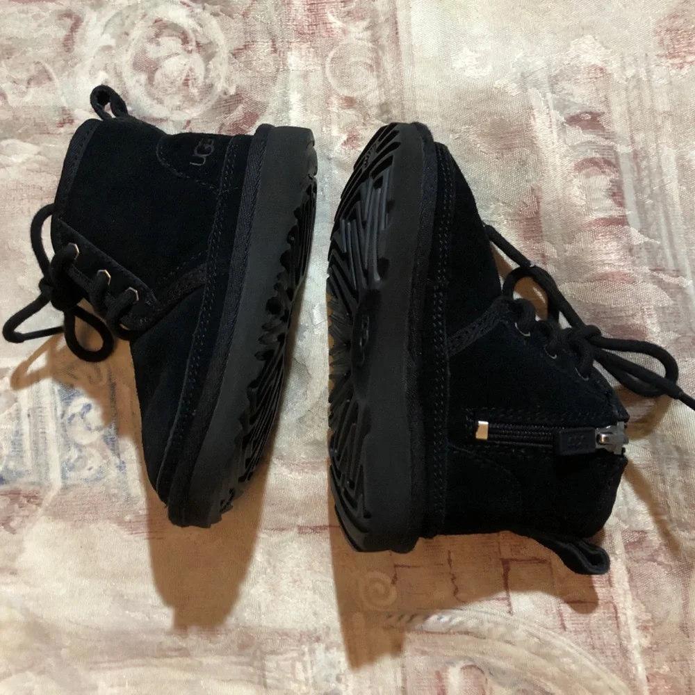 UGG Toddlers Black Suede Boots 10173201